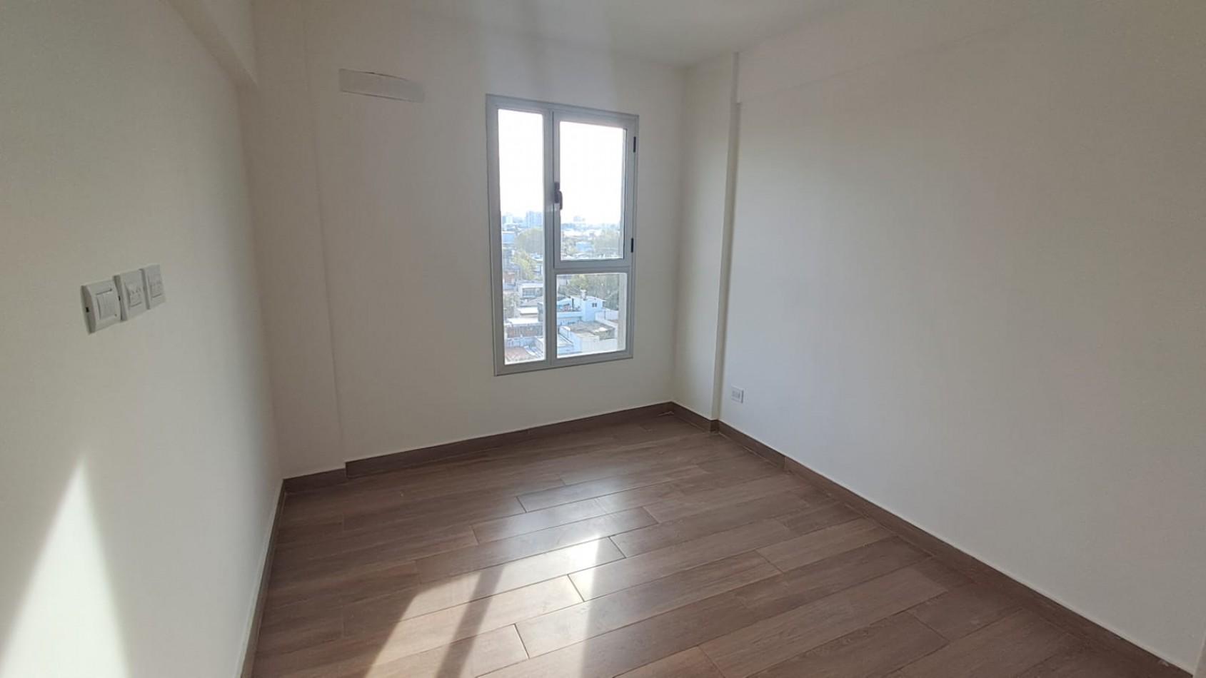 DEPTO 3 AMB CON BALCON AL FRENTE (EL EDIFICIO TIENE SUM, ASCENSORES Y COCHERA) REF.898/4