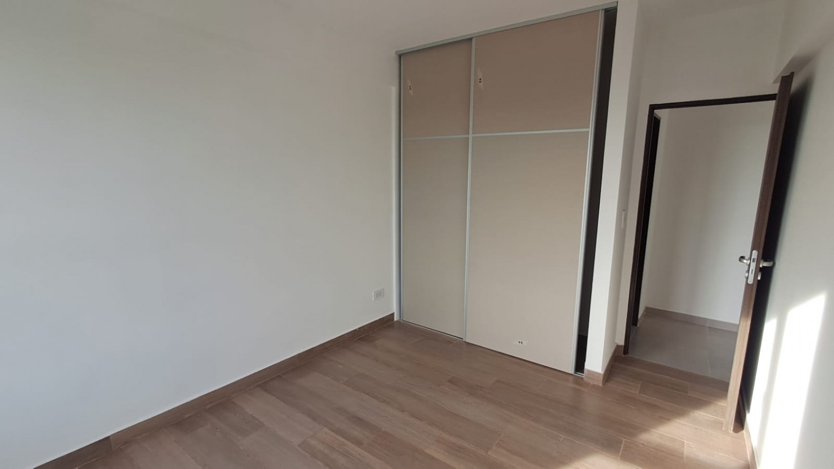 DEPTO 3 AMB CON BALCON AL FRENTE (EL EDIFICIO TIENE SUM, ASCENSORES Y COCHERA) REF.898/4