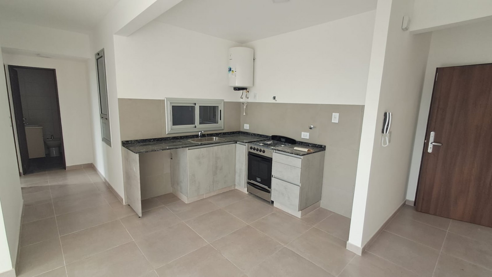 DEPTO 3 AMB CON BALCON AL FRENTE (EL EDIFICIO TIENE SUM, ASCENSORES Y COCHERA) REF.898/4