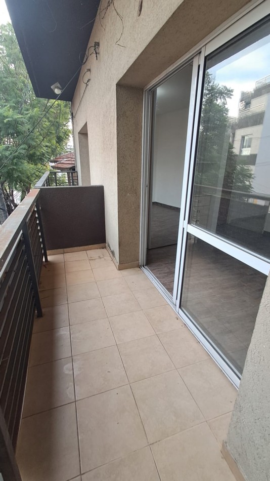  DEPARTAMENTO 2 AMB AL FRENTE CON BALCON Y PATIO.REF.908/1  