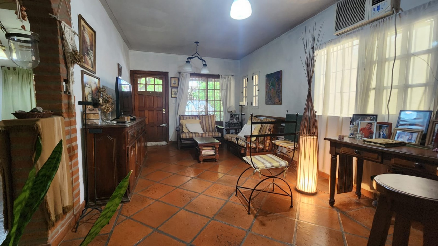 CASA 3 AMB CON COCHERA, PATIO CON LAVADERO Y PARRILLA REF. 909