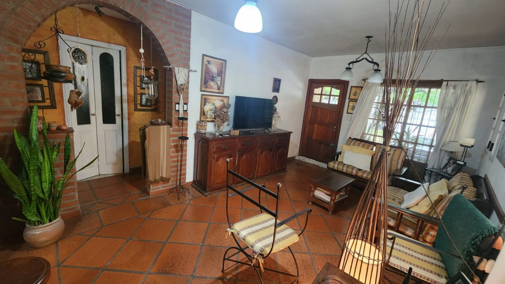 CASA 3 AMB CON COCHERA, PATIO CON LAVADERO Y PARRILLA REF. 909