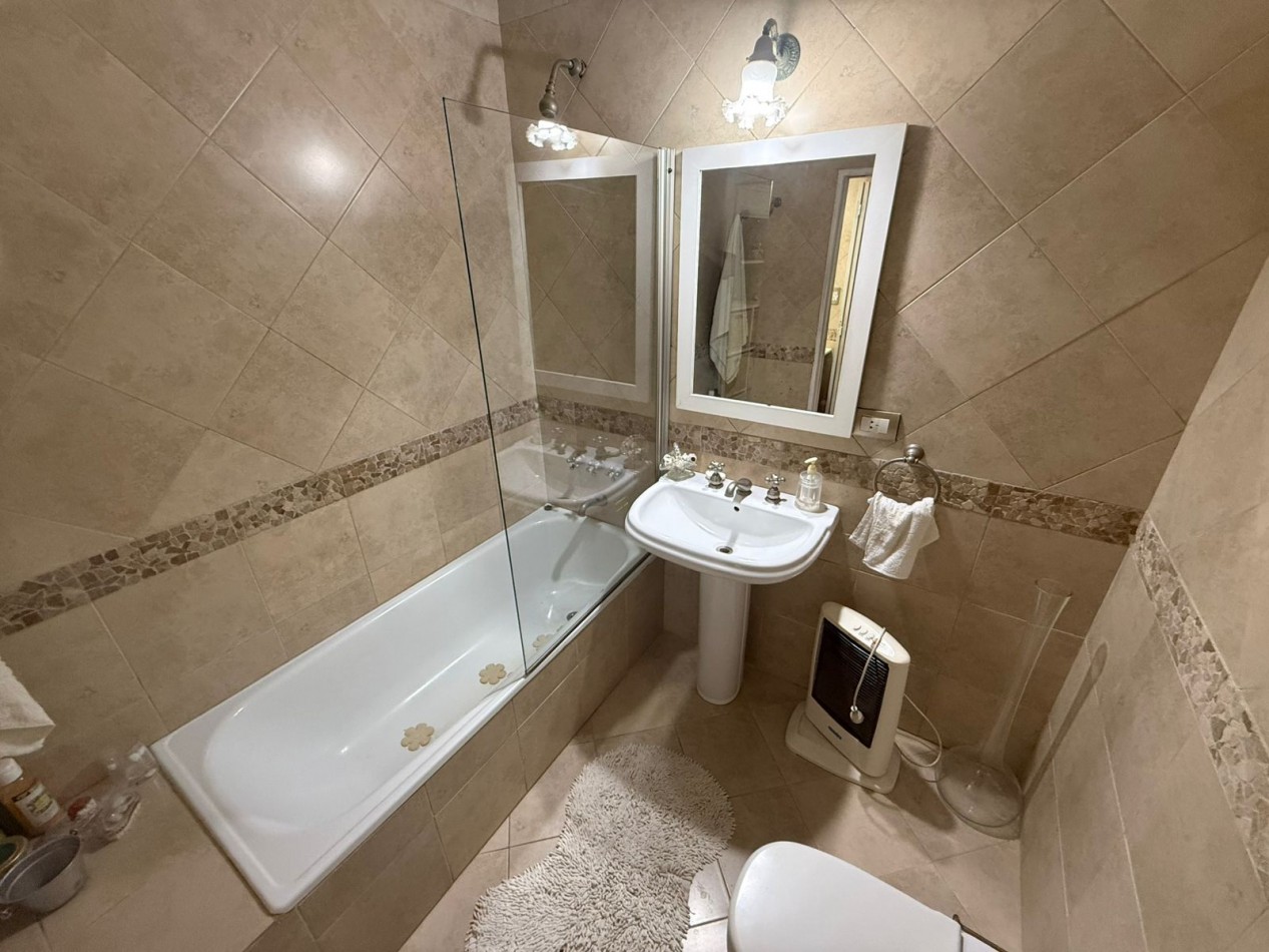 CASA 3 AMB CON COCHERA, PATIO CON LAVADERO Y PARRILLA REF. 909