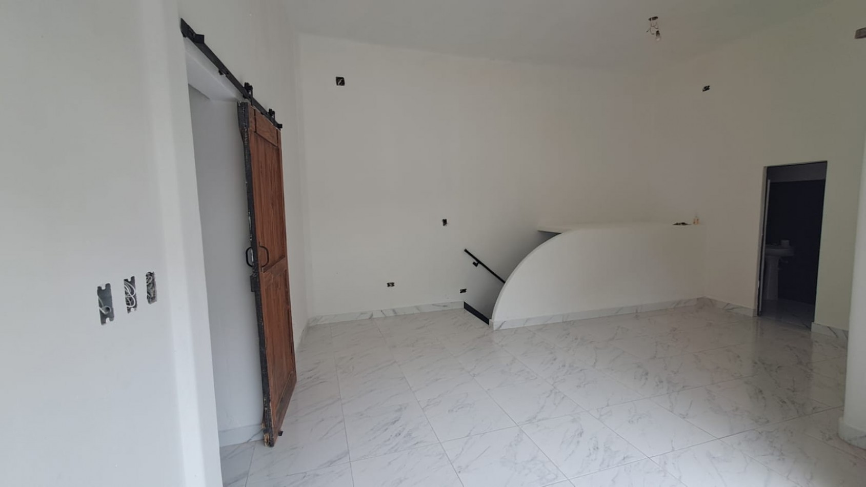 DEPARTAMENTO 2 AMB CON PATIO Y LOCAL CON DEPOSITO.REF.916