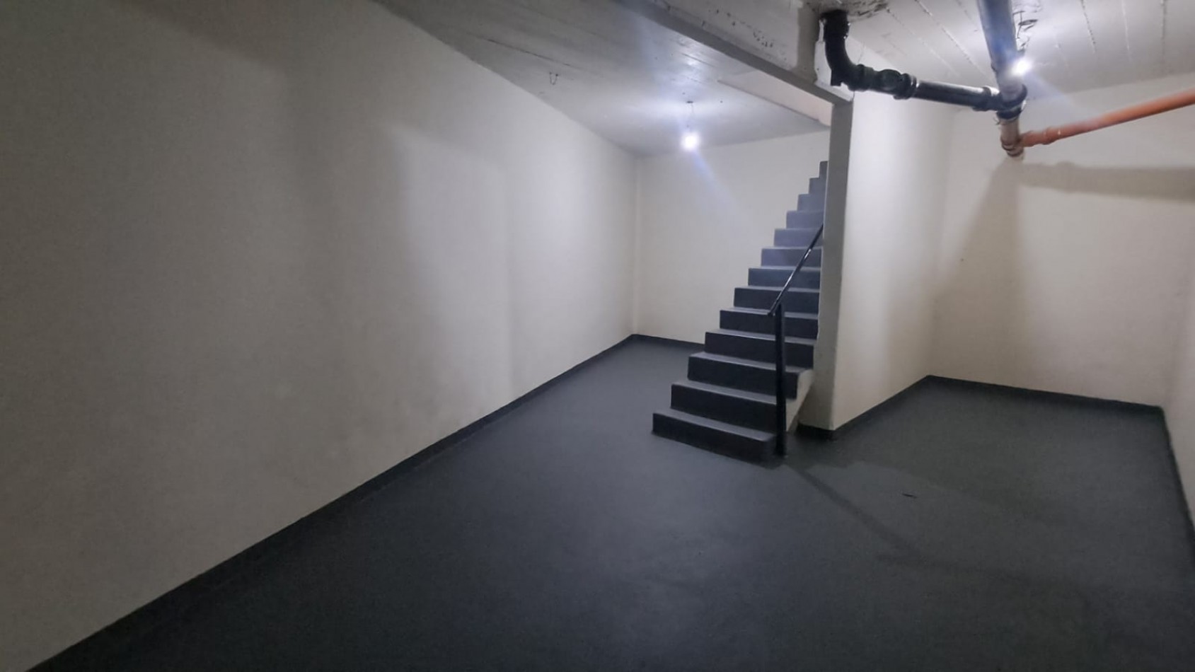 DEPARTAMENTO 2 AMB CON PATIO Y LOCAL CON DEPOSITO.REF.916