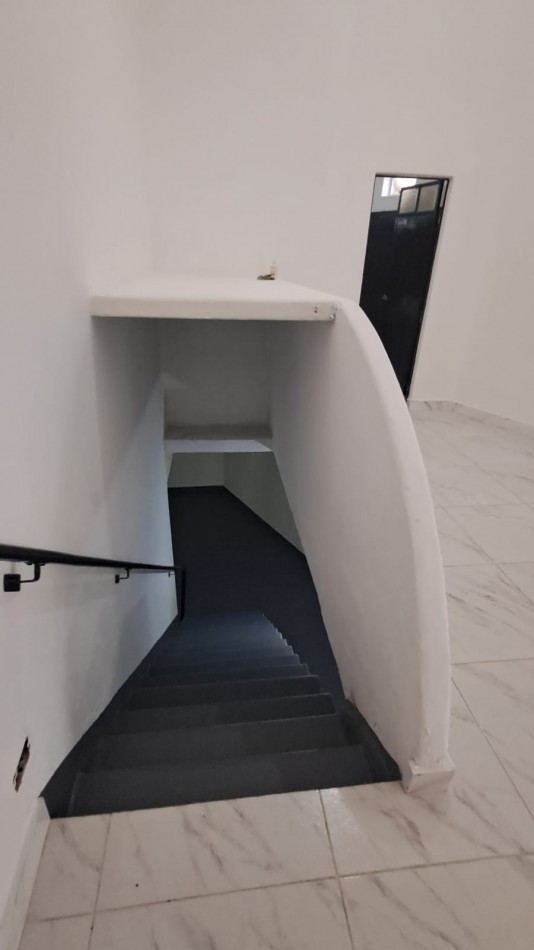 DEPARTAMENTO 2 AMB CON PATIO Y LOCAL CON DEPOSITO.REF.916