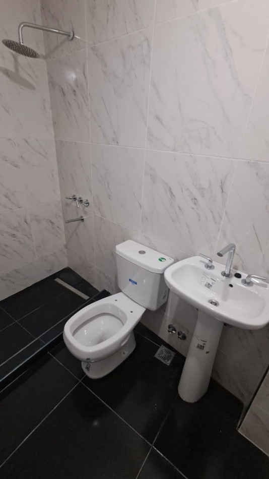 DEPARTAMENTO 2 AMB CON PATIO Y LOCAL CON DEPOSITO.REF.916