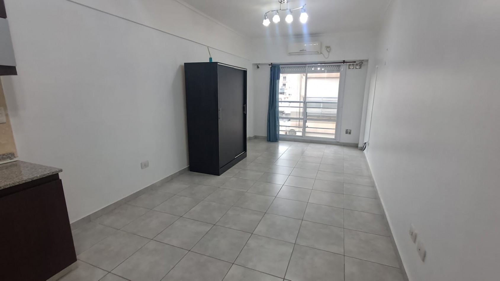 DEPARTAMENTO MONOAMBIENTE C/BAÑO Y BALCON FRANCES. REF. 927