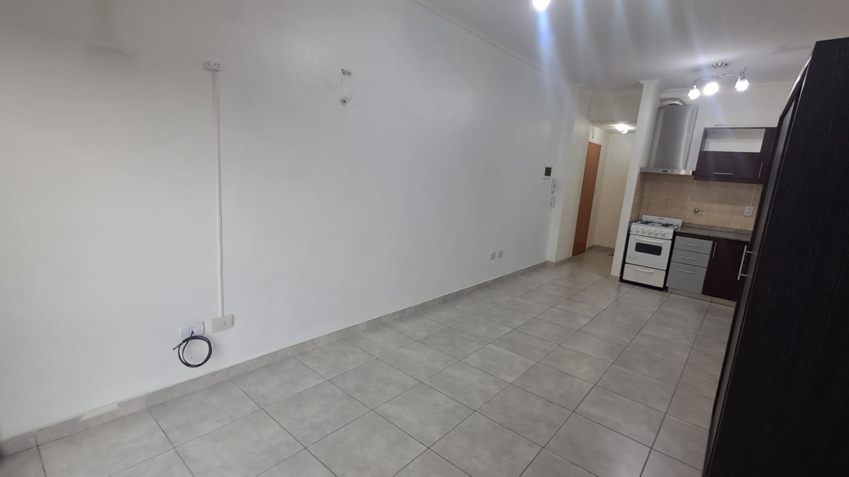 DEPARTAMENTO MONOAMBIENTE C/BAÑO Y BALCON FRANCES. REF. 927