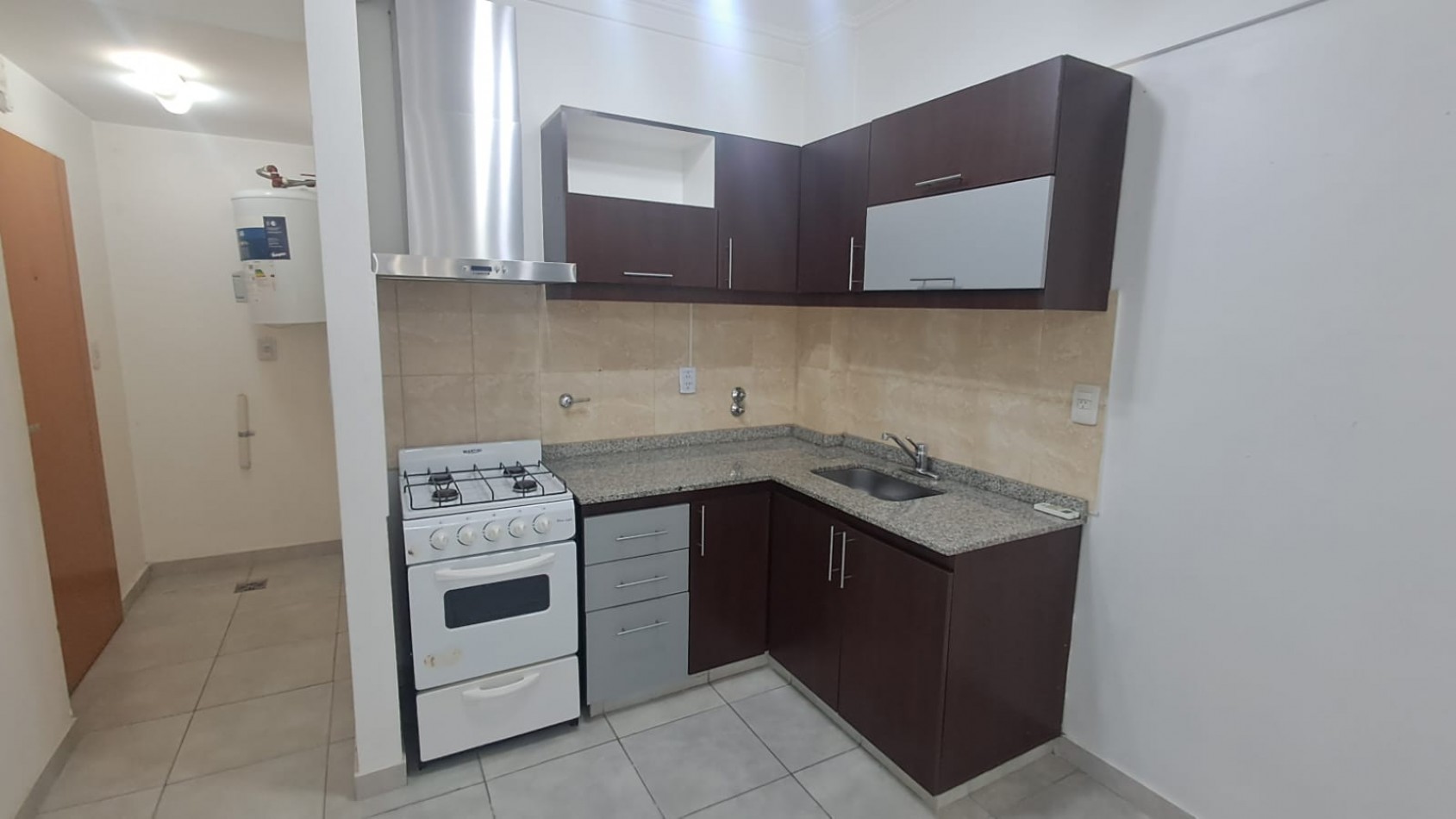 DEPARTAMENTO MONOAMBIENTE C/BAÑO Y BALCON FRANCES. REF. 927