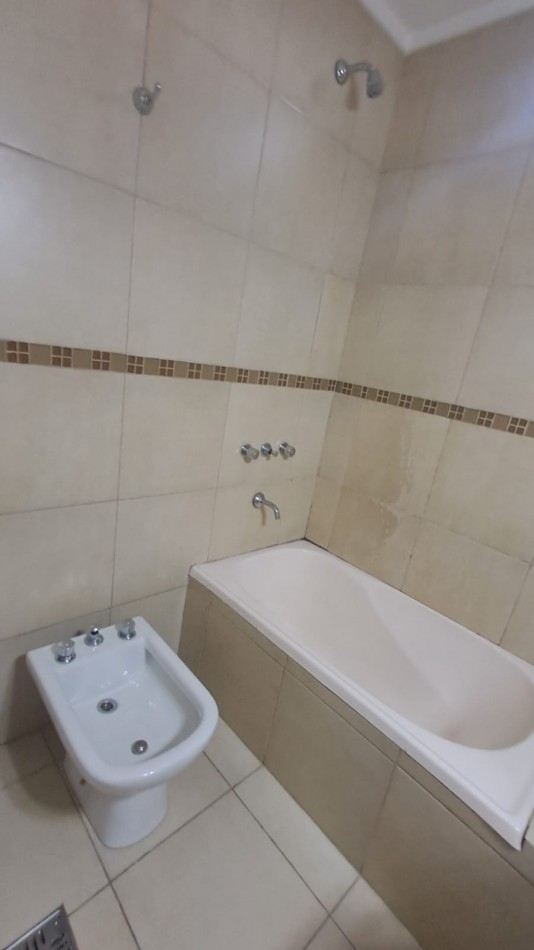 DEPARTAMENTO MONOAMBIENTE C/BAÑO Y BALCON FRANCES. REF. 927