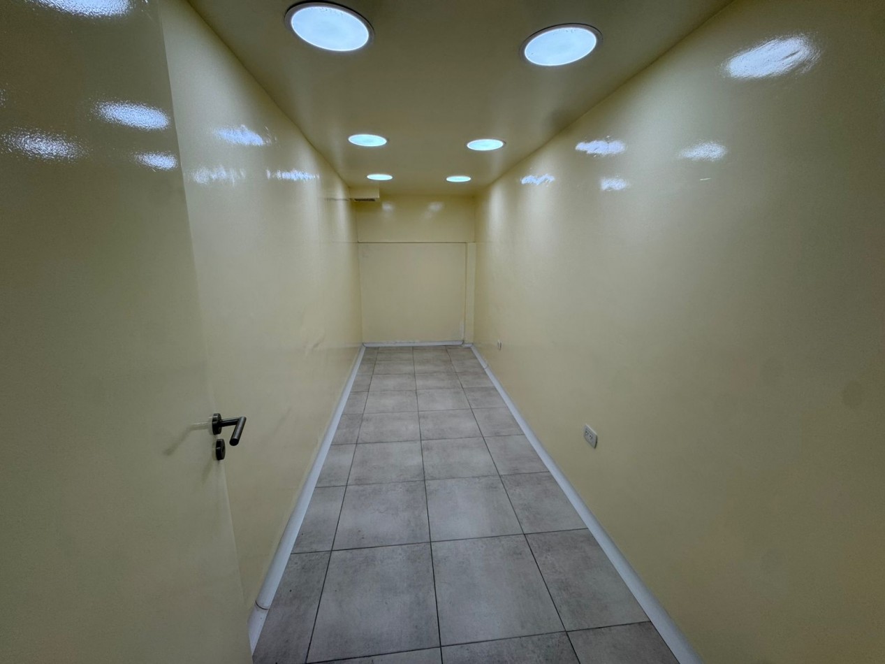 GALPON EN EXCELENTE ESTADO DE 400MTS2 CON VIVIENDA U OFICINAS, DEPOSITOS Y MONTACARGA.REF.931 