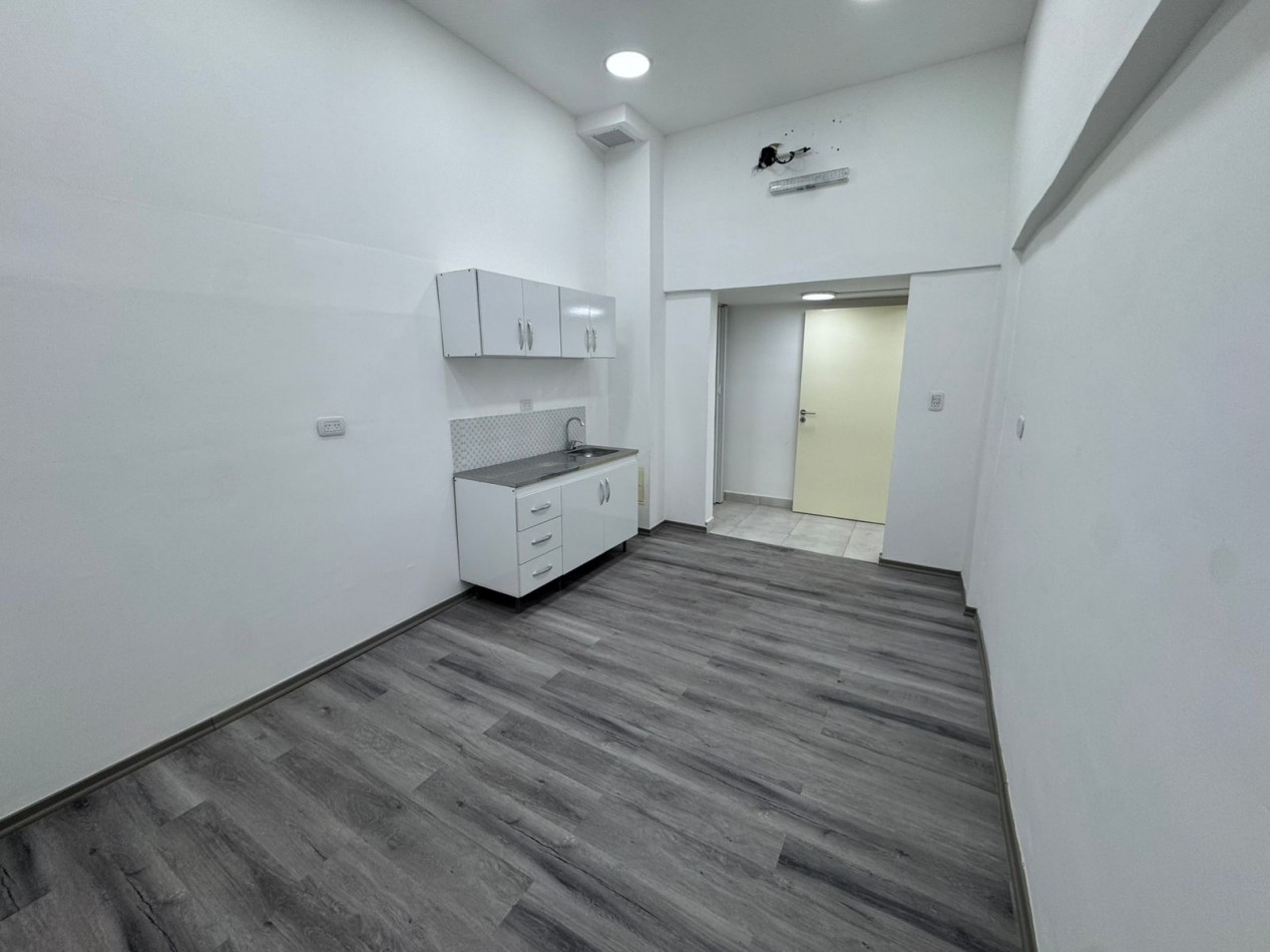 GALPON EN EXCELENTE ESTADO DE 400MTS2 CON VIVIENDA U OFICINAS, DEPOSITOS Y MONTACARGA.REF.931 