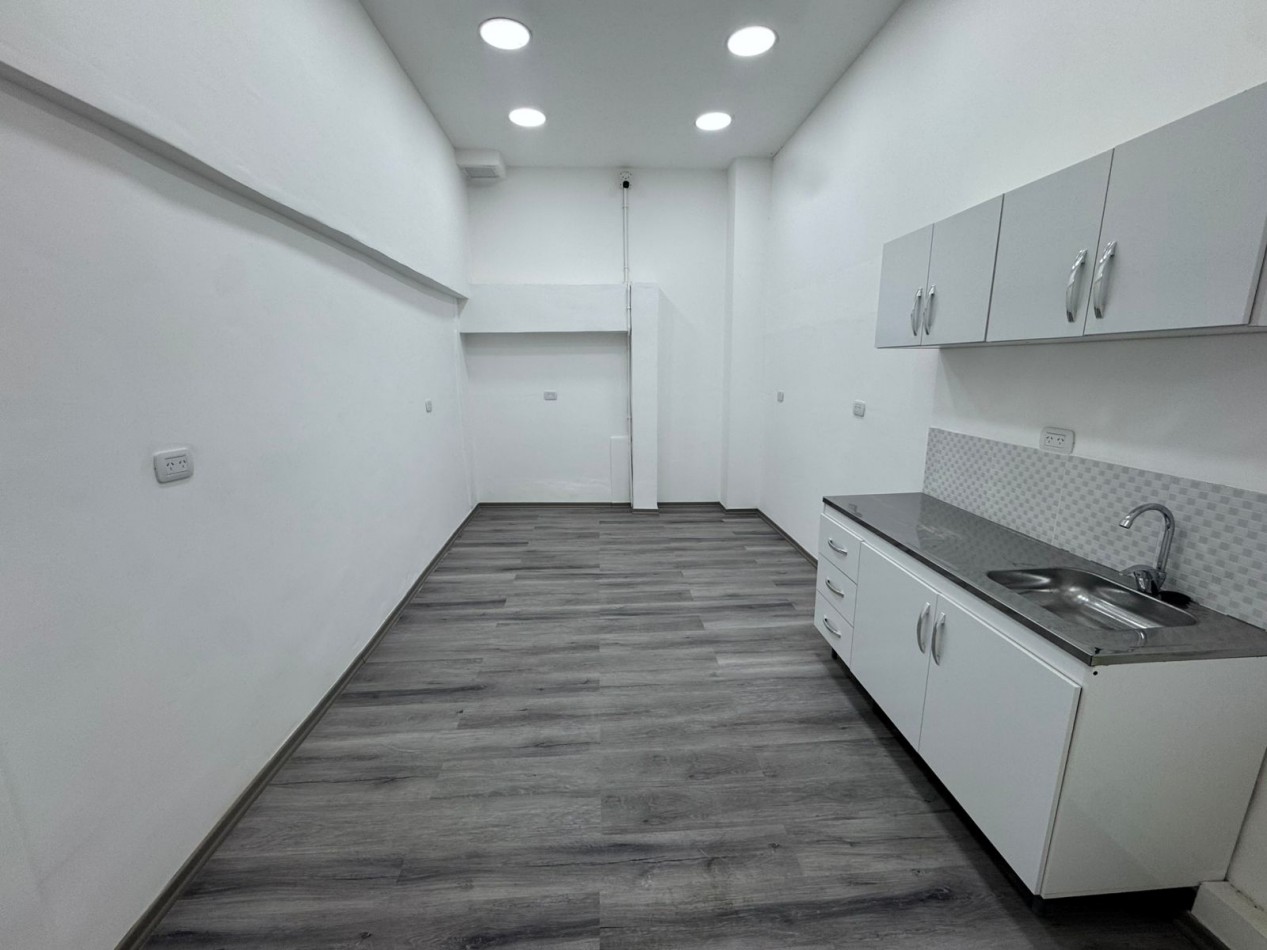 GALPON EN EXCELENTE ESTADO DE 400MTS2 CON VIVIENDA U OFICINAS, DEPOSITOS Y MONTACARGA.REF.931 