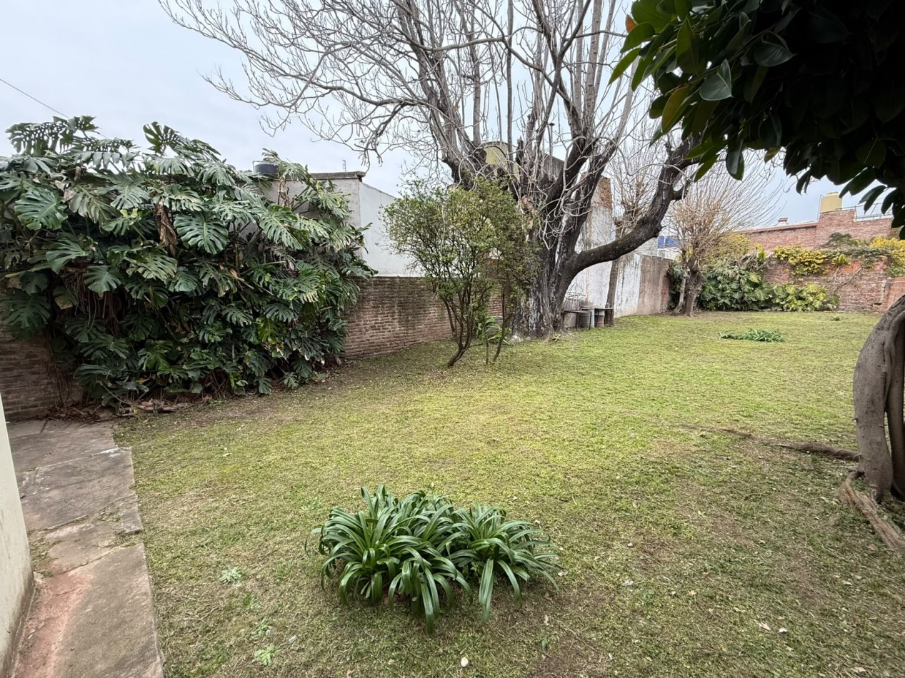 CASA 4 AMB CON SALON, GARAGE CUBIERTO, PATIO, LAVADERO CUBIERTO, TERRAZA Y FONDO LIBRE REF. 934