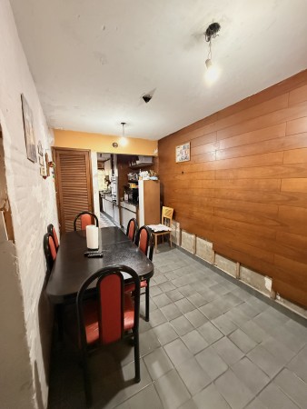 CASA 4 AMB CON GARAGE P/ 2 AUTOS, JARDIN Y 2 PATIOS REF: 618