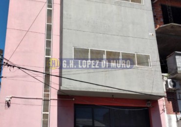 GALPON DE 1.500 MTS2 C/ OFICINAS, MONTACARGA, BAÑOS, VESTUARIO S/LOTE 8.66X40. REF: 552
