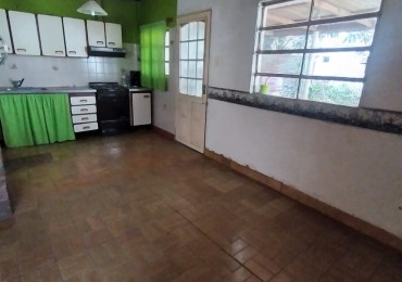 CASA MULTIFAMILIAR CON 7 DORMITORIOS -  LOTE 8,66x35,29 - CIUDADELA