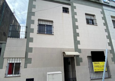 CASA EN 2 PLANTAS 4 AMB C/ 2 BAÑOS, PATIO Y CUARTO GUARDA UTILES