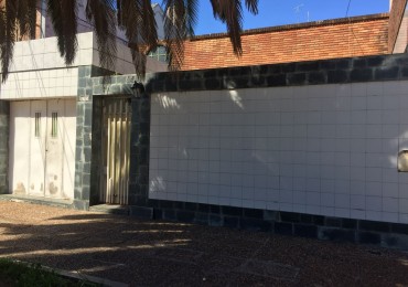 CASA 6 AMB CON PATIO CON GALERIA, GARAGE, JARDIN Y TERRAZA CON PARRILLA