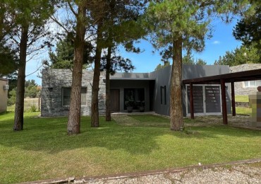CASA 4 AMB CON GARAGE, PERGOLA Y PILETA 