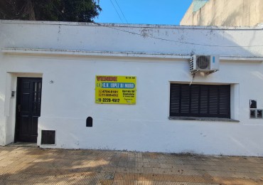 CASA IDEAL PARA 2 FAMILIAS (AL FRENTE DEPTO 3 AMB CON PATIO Y AL FONDO DEPTO 3 AMB CON PATIO Y TERRAZA X T/SUP. CON CUARTO G. UTILES).REF.835