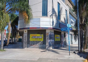 LOCAL COMERCIAL C/ COCHERA, DEPOSITO CON MONTACARGA, OFICINAS , SALAS DE REUNIONES, OFICINAS GERENCIALES VARIAS .REF.844