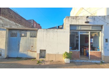 PH COMPUESTO DE LOCAL CON GARAGE PARA VARIOS AUTOS Y PATIO - REF 855