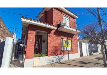 PH 4 AMB AL FRENTE CON ENTRADA INDIVIDUAL, PATIO Y PARRILLA.REF:861