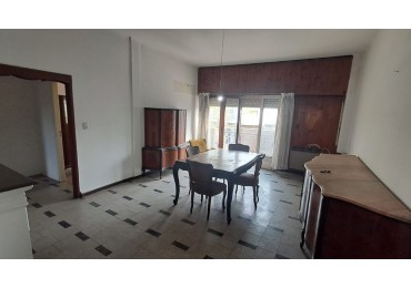 PH 3 AMB PLANTA ALTA AL FRENTE CON BALCON, PATIO Y TERRAZA, SIN EXPENSAS.REF.862