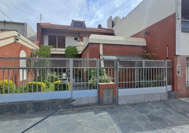 CASA 6 AMB CON COCHERA CUBIERTA (2 AUTOS), FONDO LIBRE Y TERRAZA REF. 896