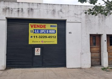 INMUEBLE SOBRE LOTE (8,66X53,69): LOCAL CON TERRAZA + 3 VIVIENDAS 3 AMB C/ PATIO REF. 917